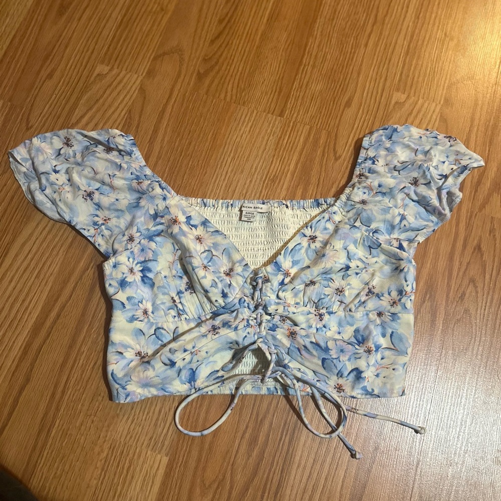 American Eagle Floral Blue and White Women's Top